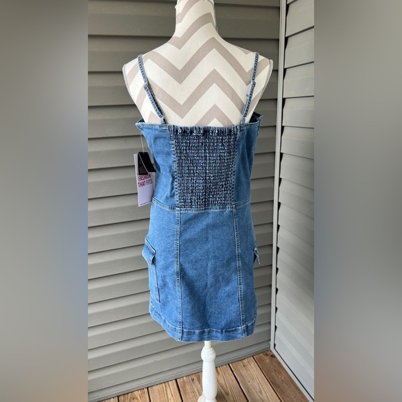 NWT- Celebrity Pink Jeans Smocked Back Dress with Cargo Pockets Sz L - Picture 7 of 10